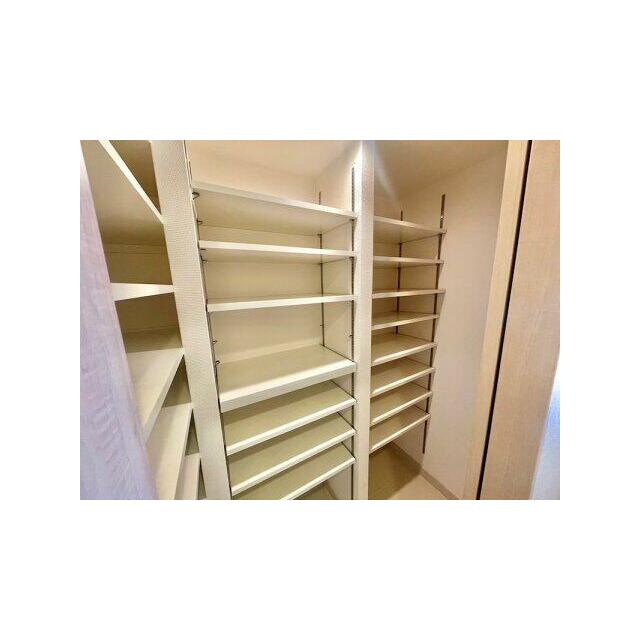 たっぷりとした収納スペースです