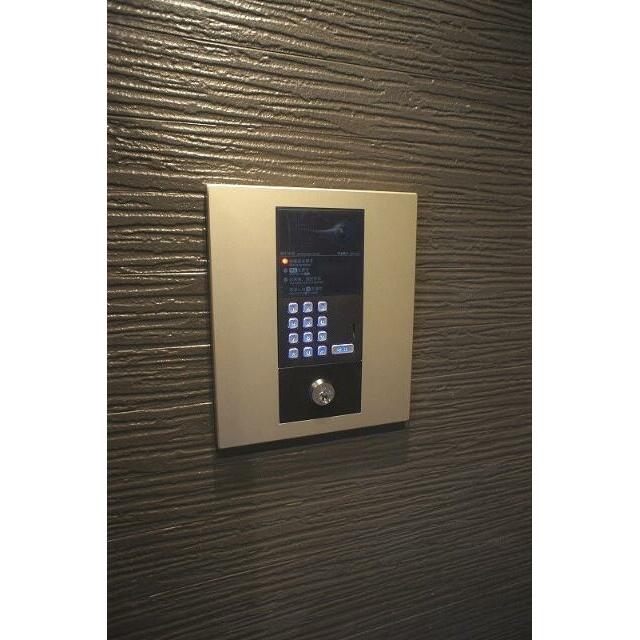 オートロック・モニター付インターホン完備