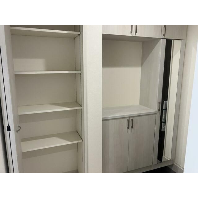 【玄関】収納力と使い勝手を兼ね備えた、姿見付き玄関収納です♪