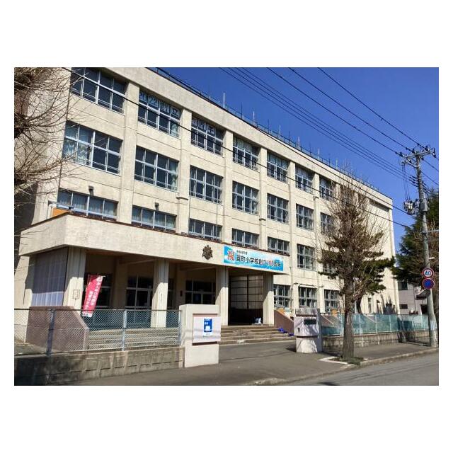莨町小学校まで徒歩4分（約290ｍ）
