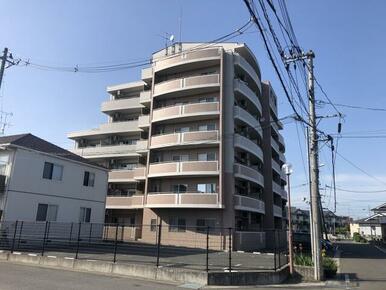 鉄筋コンクリート７階建てマンションです！