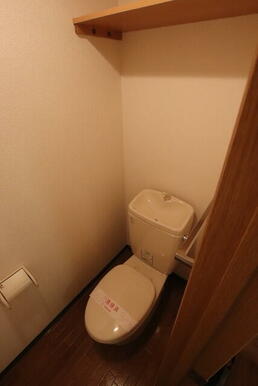 上部に棚があるトイレ！