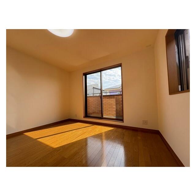 2階洋室8帖　別角度