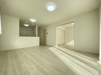 ゆとりある広さと明るさでホッとくつろげるスペースになっています！