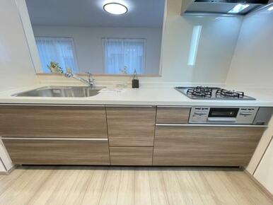 家族の顔が見えるカウンターキッチン！配膳や片付けも楽にできますね＾＾