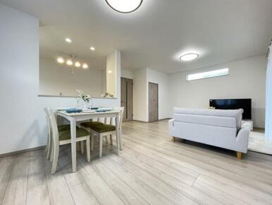 ゆとりある広さと明るさでホッとくつろげるスペースになっています！