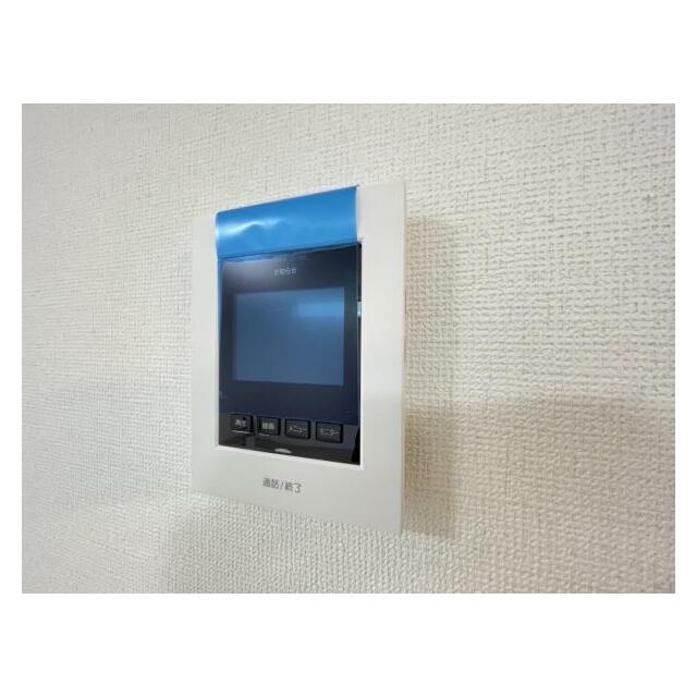 訪問者がひと目でわかるモニター付きインターホンを標準装備。お子さまのお留守番にも安心です！