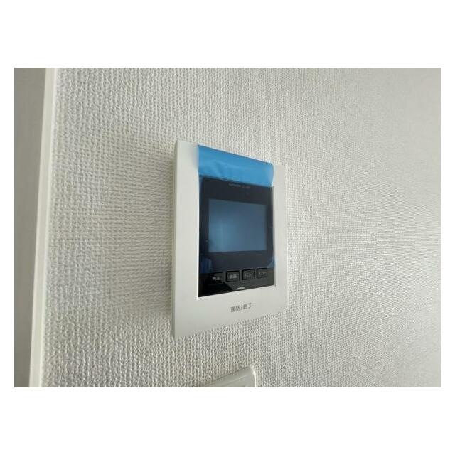 訪問者がひと目でわかるモニター付きインターホンを標準装備。お子さまのお留守番にも安心です！