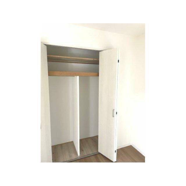 白を基調とした収納スペースも充実しています