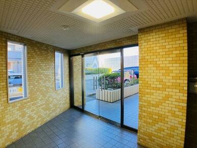 「共用部」エントランスの様子です。