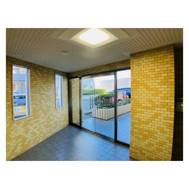 「共用部」エントランスの様子です。