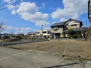 間口の広い土地です　車が横に４台以上並びます