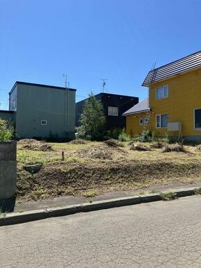 青空が広がる閑静な１種低層のエリアです。自由設計で理想の住まいを叶えませんか？