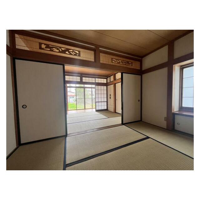 襖を外すと12帖の大広間に！！