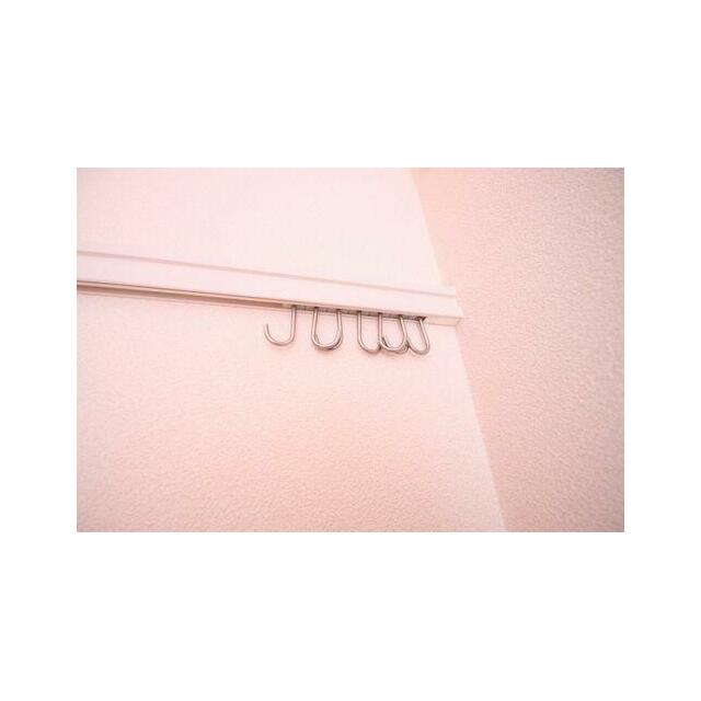 フックの付いた化粧幕板