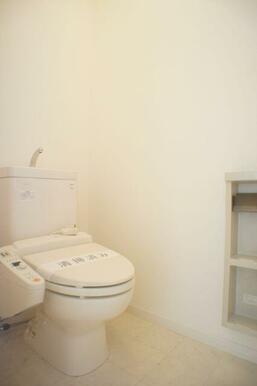 【トイレ】幅広い年齢層から支持されている今や必須アイテムの温水洗浄暖房便座♪冬場も便座が暖かくご使…