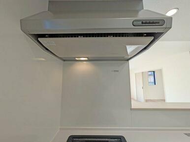 油汚れもしっかりガードするレンジフード。※撮影：1/14