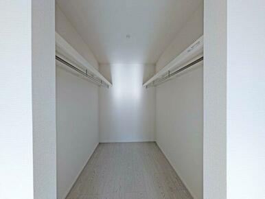 2階寝室には大容量のWICがあり、お気に入りの洋服を沢山収納できます※撮影：1/14