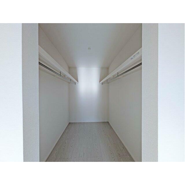 2階寝室には大容量のWICがあり、お気に入りの洋服を沢山収納できます※撮影：1/14