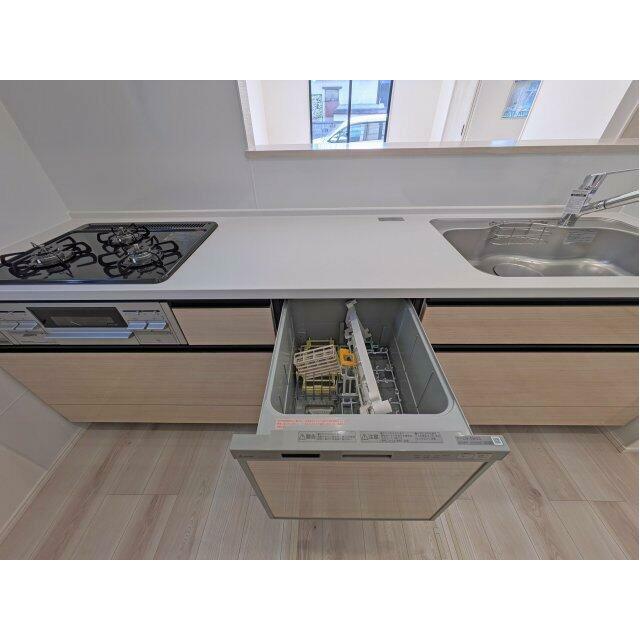 家事の手間を軽減する食洗機付きのキッチンです※撮影：1/14