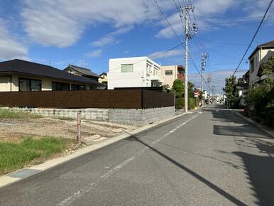 前面道路は一方通行です