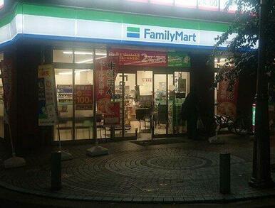 ファミリーマート 京急鶴見駅前店