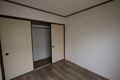 クローゼットタイプにリフォームした収納です。