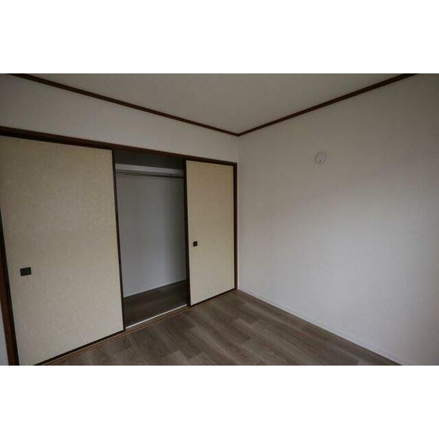 クローゼットタイプにリフォームした収納です。