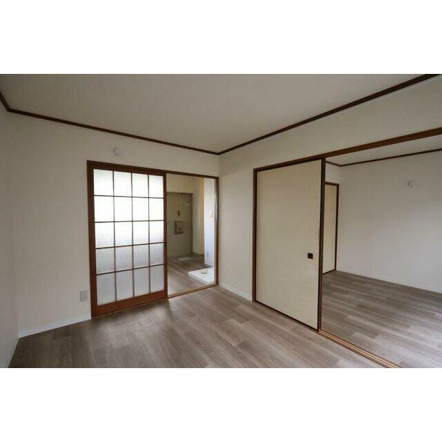 ２つの洋室は引き違い戸を開放して使うことも可能です。