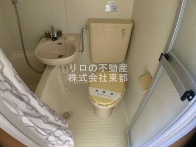 白を基調とした空間で清潔感のあるトイレです♪