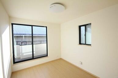 二面彩光でお部屋が明るいです