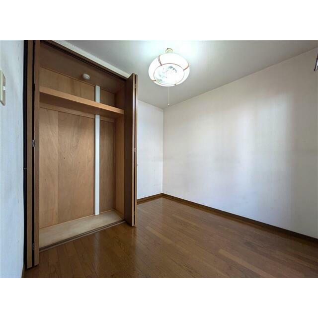 北側洋室（約4.3帖）