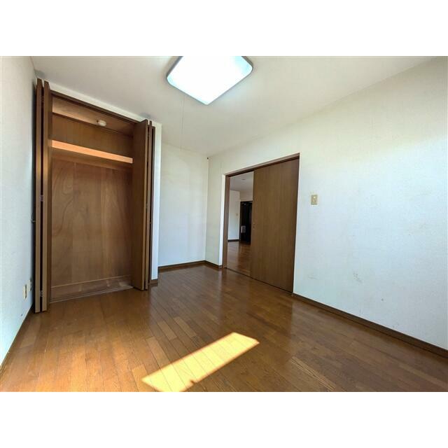 北西側洋室（約6.5帖）