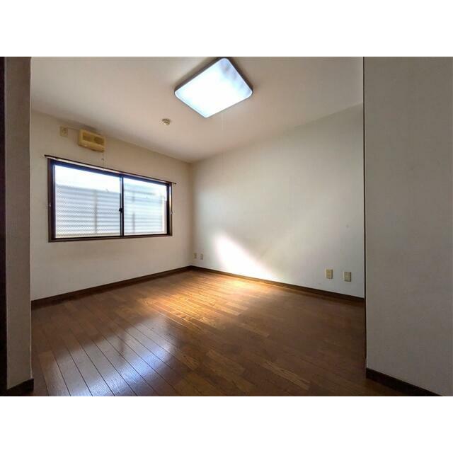 北西側洋室（約6.5帖）