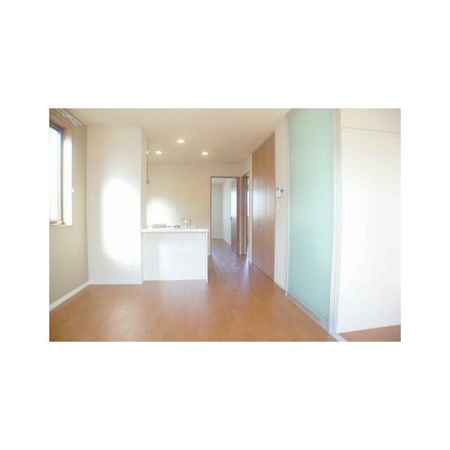 吊戸棚のない対面式キッチンのため、お部屋をスッキリ演出します☆ＬＤＫ収納はパントリー（食料品保存庫…