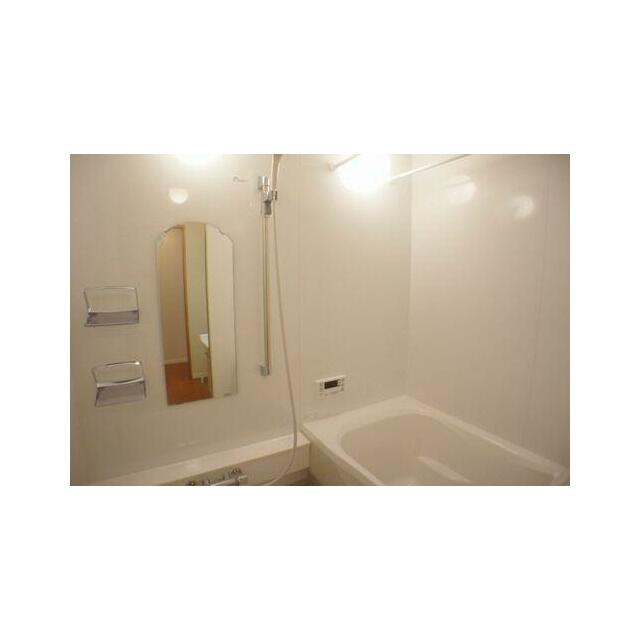 ２４時間換気と室内物干しが付いた浴室です。追い焚き機能も付いて、いつでもポカポカ癒しのバスタイムを…