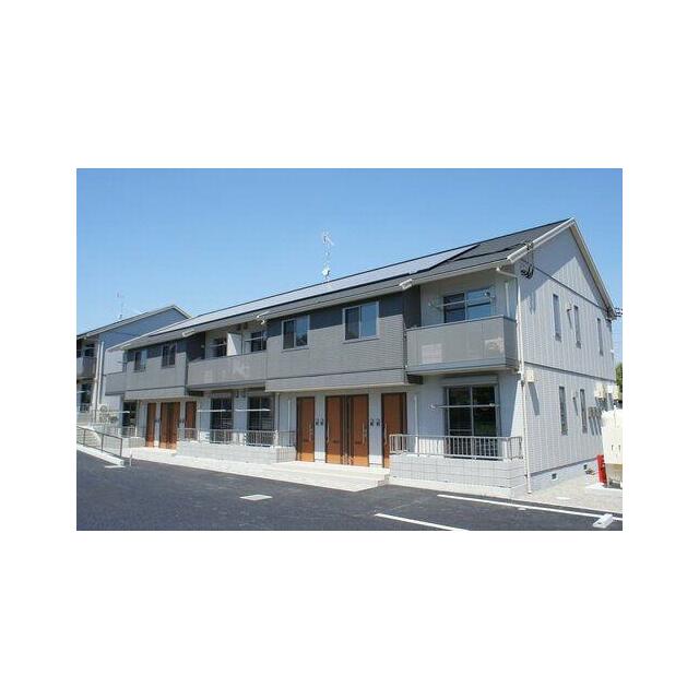 切り妻屋根にホワイトの外壁はひときわ個性的な外観になっています！！