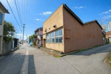 前面道路は4.7mの公道！融雪装置付きです◎