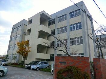 東小学校