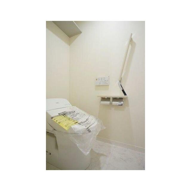 【トイレ】トイレには洗浄機能付き便座を取り付けています。