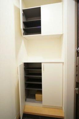 【収納】玄関には大型のシューズＢＯＸがあります！