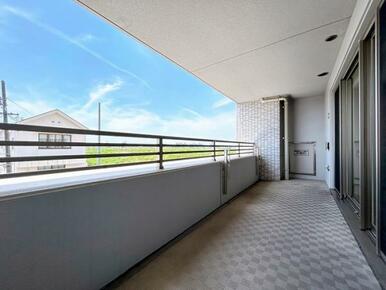 「バルコニー」南向きのバルコニーがございます。