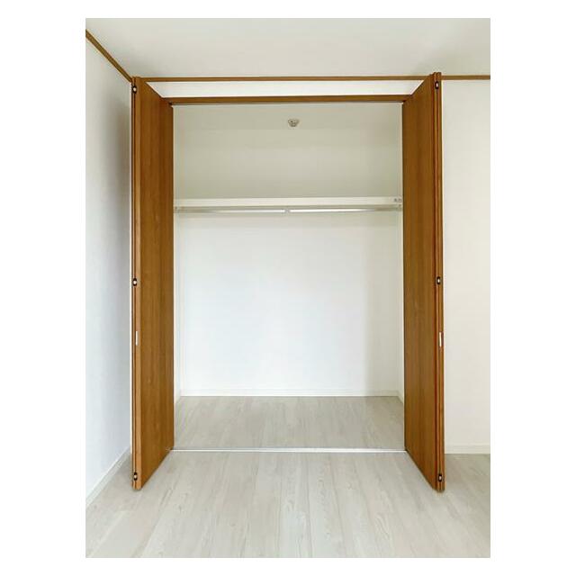 「洋室約6帖　収納」