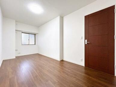 「8帖洋室」別角度写真です。全部屋エアコン設置可能です。