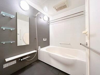 「浴室」クリーニングを行いました。浴室乾燥機付きのお風呂です。