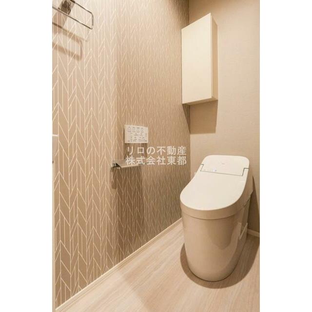 白基調で清潔感のあるトイレです♪
