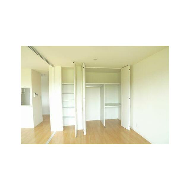 洋室6.6帖収納