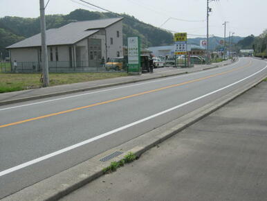 売土地に接する道路を北側から撮影しました。