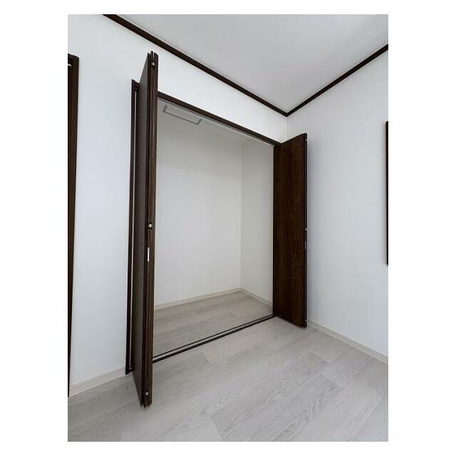 洋室１「クローゼット」