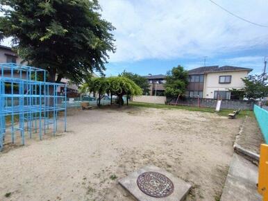 天王町あやめ児童遊園　徒歩3分(約240ｍ）